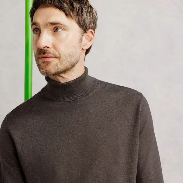 Pull col roulé