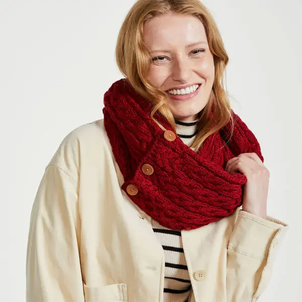 Snood à Boutons Rouge Aran Woollen Mills