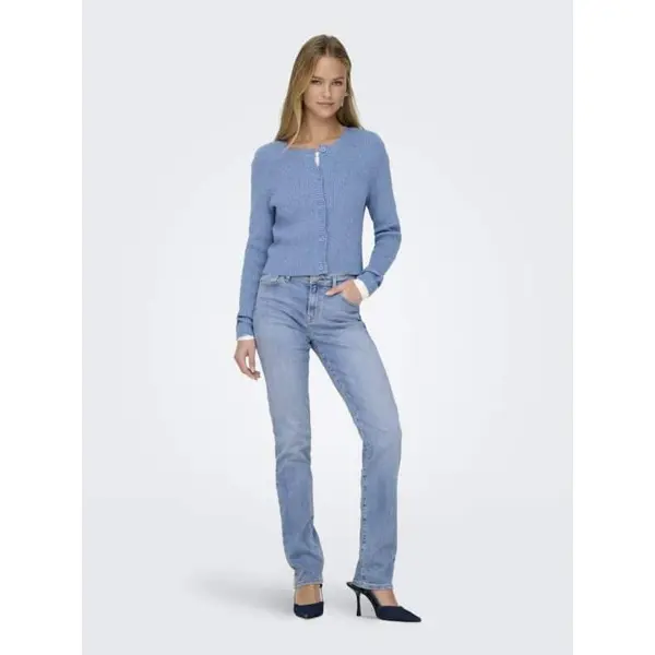 Jean bleu clair coupe slim ONLY : l'incontournable du dressing féminin
