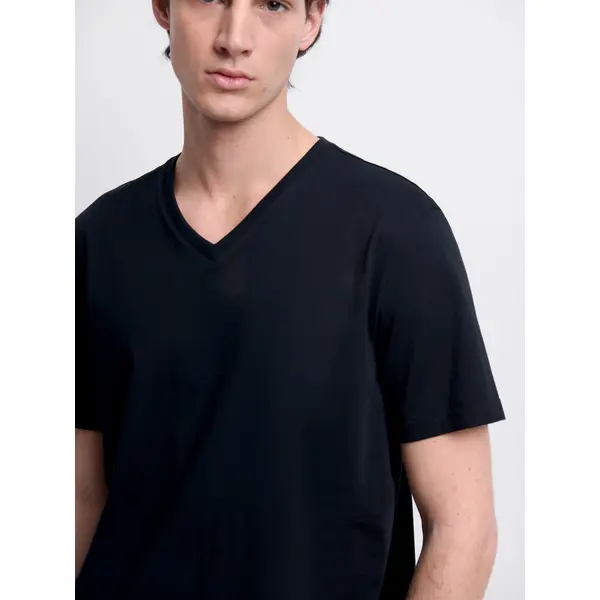 T-shirt col V en coton Supima®