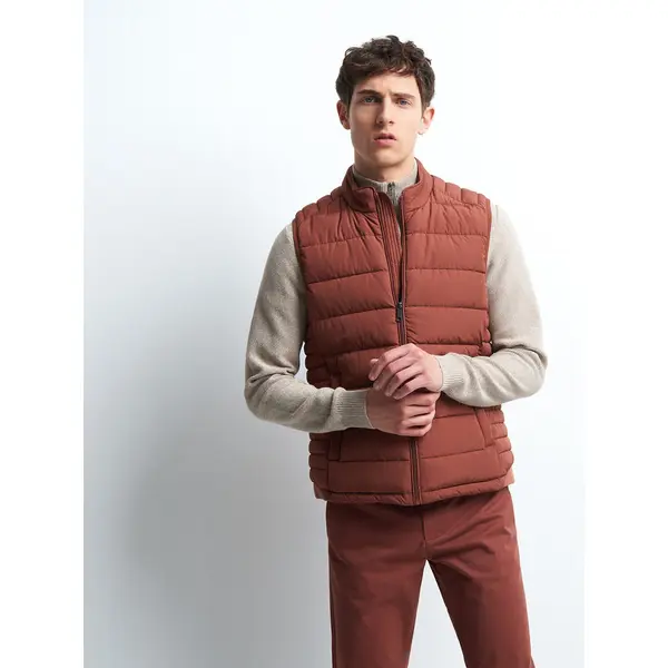 Gilet sans manche col montant