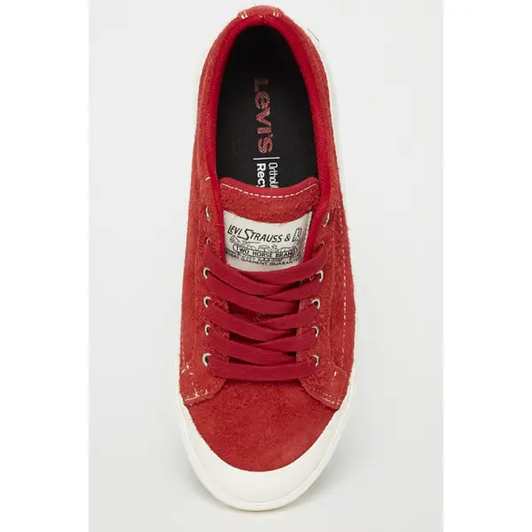 Baskets rouges