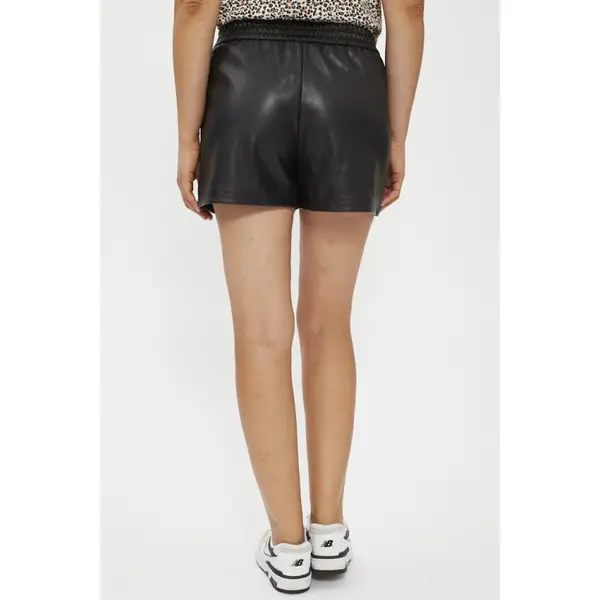 Short court noir en simili cuir
