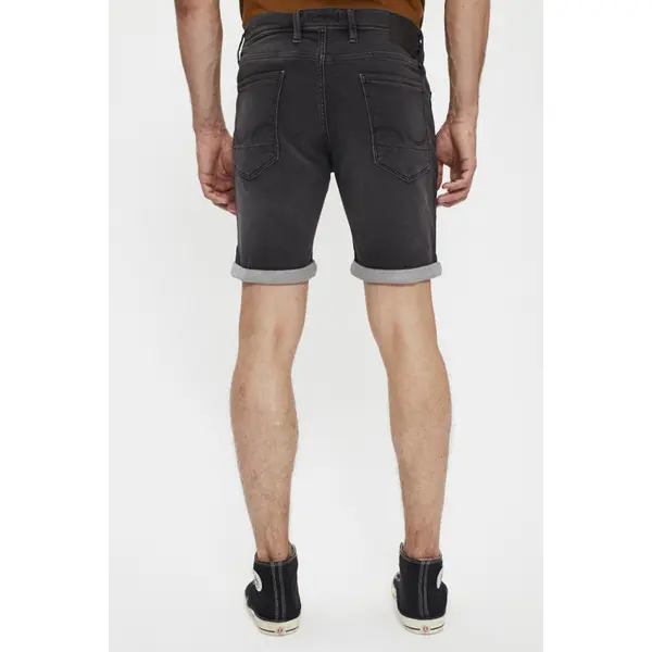 Short black denim délavé avec revers