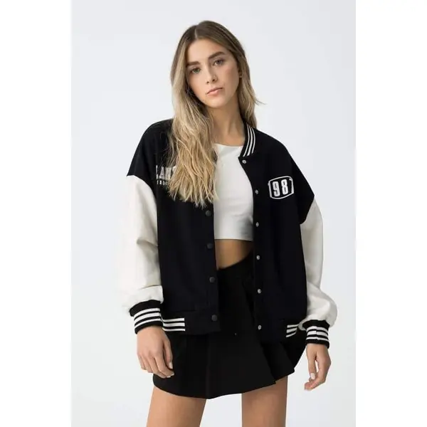 Veste Noire et Blanche American College pour ado fille : style urbain et confort au quotidien