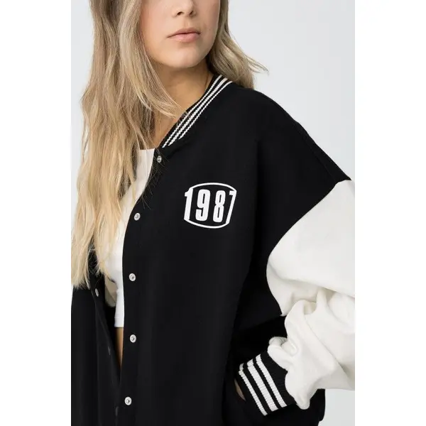 Veste Noire et Blanche American College pour ado fille : style urbain et confort au quotidien