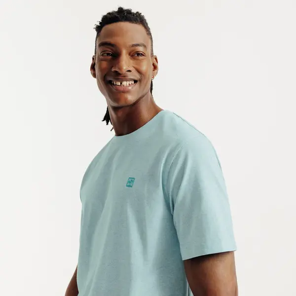 Tee shirt effet microrayé broderie poitrine